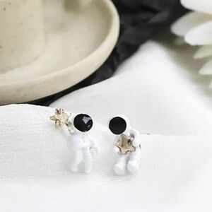 ✨ModCloth Space Joy Astronaut Earrings